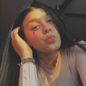 Meet your Posher, Claudia